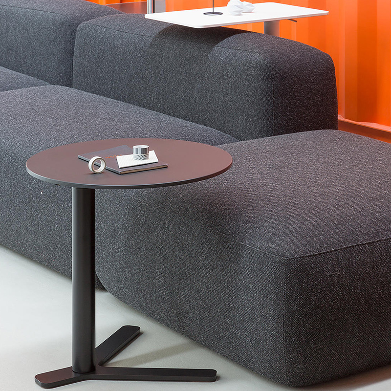 Model room modern minimalist metal C-shaped edge a few light luxury corners a few small apartment living room personality creative small side table