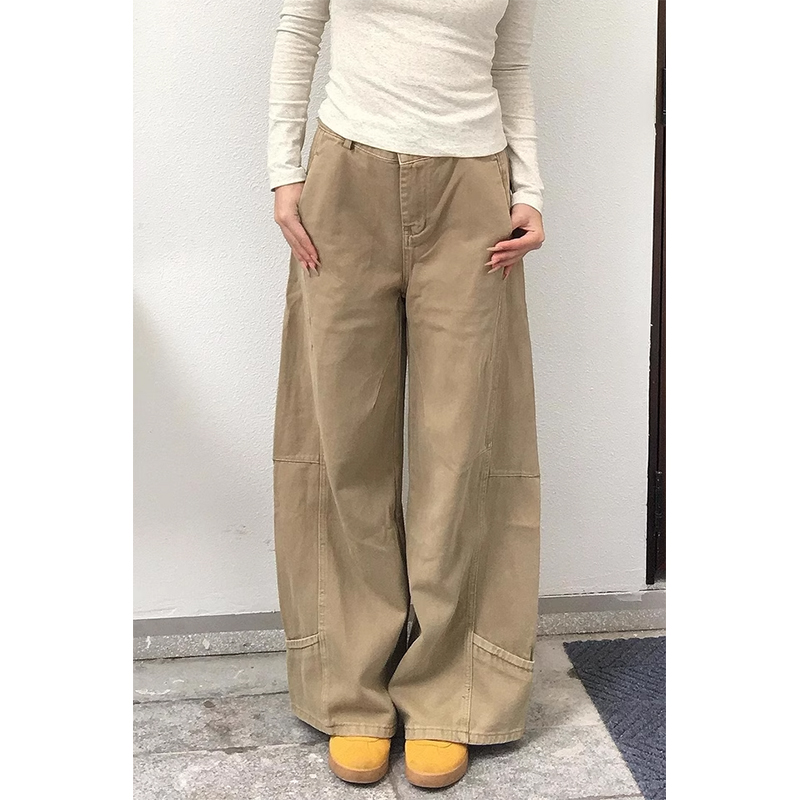 卡其色高腰阔腿牛仔裤👖：春日里的低调时尚先锋