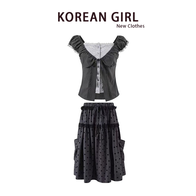 Light and Vintage-Style Girl's Summer Outfit Set: Two-Piece Floral Short-Sleeve Shirt Top and Polka Dot Skirt Set