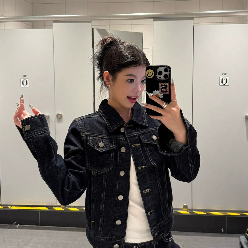 Korean-Style Super Stylish Loose-Fit Denim Jacket for Women, 2026 Autumn Season, Regular Shoulder Jacket, Slim-Fit Short Top