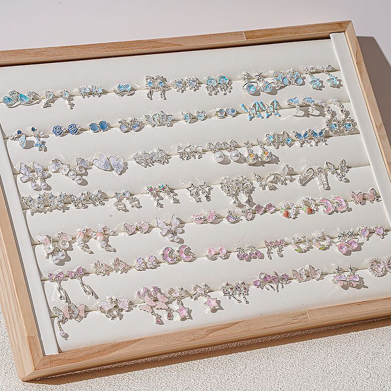 There Are Duplicate Earrings, Niche Three-Dimensional New Styles, Versatile Earrings for Students, and the Earrings Are Different from the Pictures There Are Duplicate Earrings, Niche Three-Dimensional New Styles, Versatile Earrings for Students, and the Earrings Are Different from the Pictures