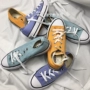 Converse CONVRS Cổ điển thấp Trợ giúp Nghệ sơn mài Sky Blue Đàn ông và Phụ nữ Giày vải thông thường 160458c - Plimsolls giày thể thao nữ màu đen