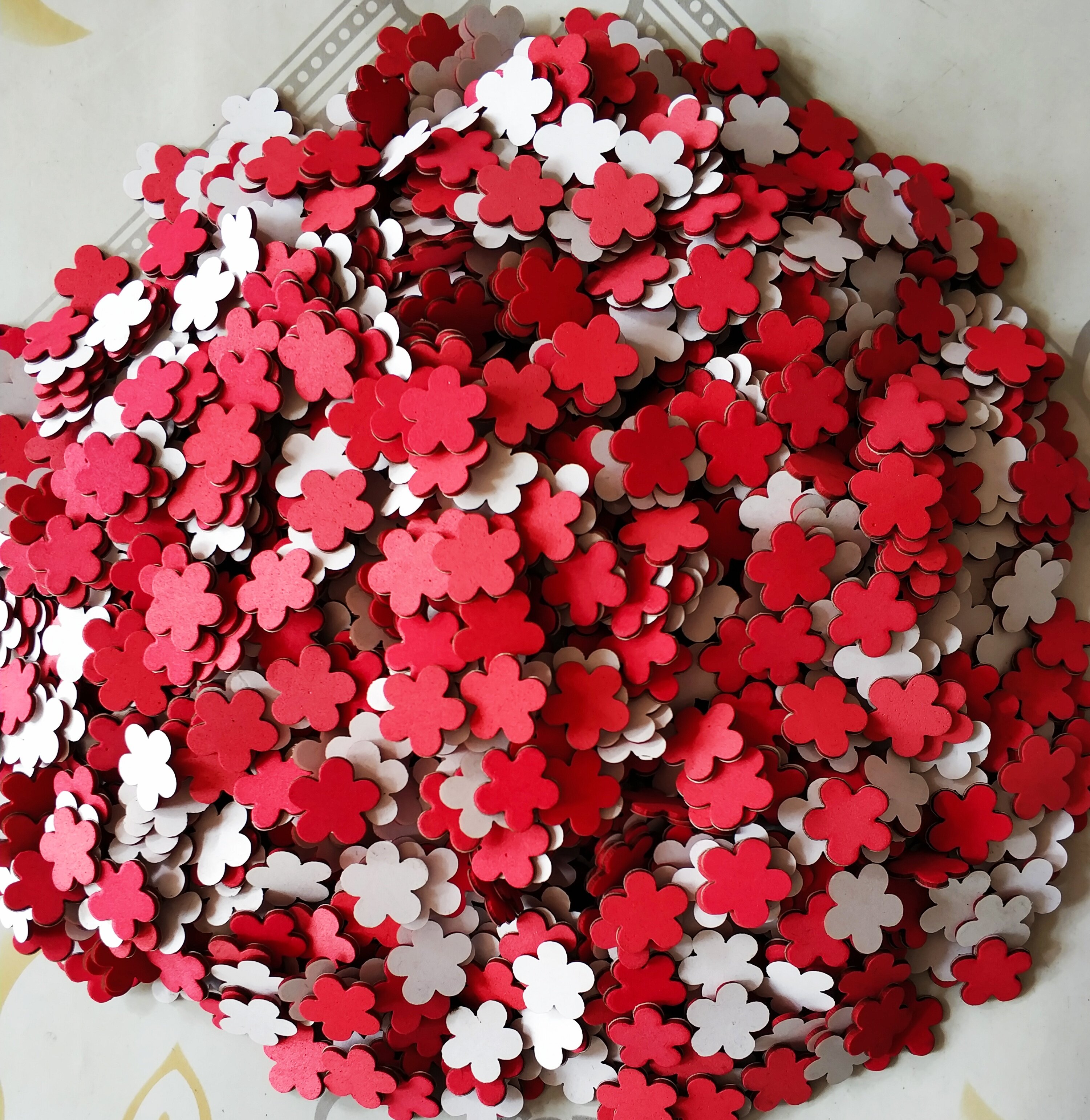 800 pieces with adhesive small red flower reward sticker Kindergarten children praise sticker sponge sticker wall sticker evaluation bar