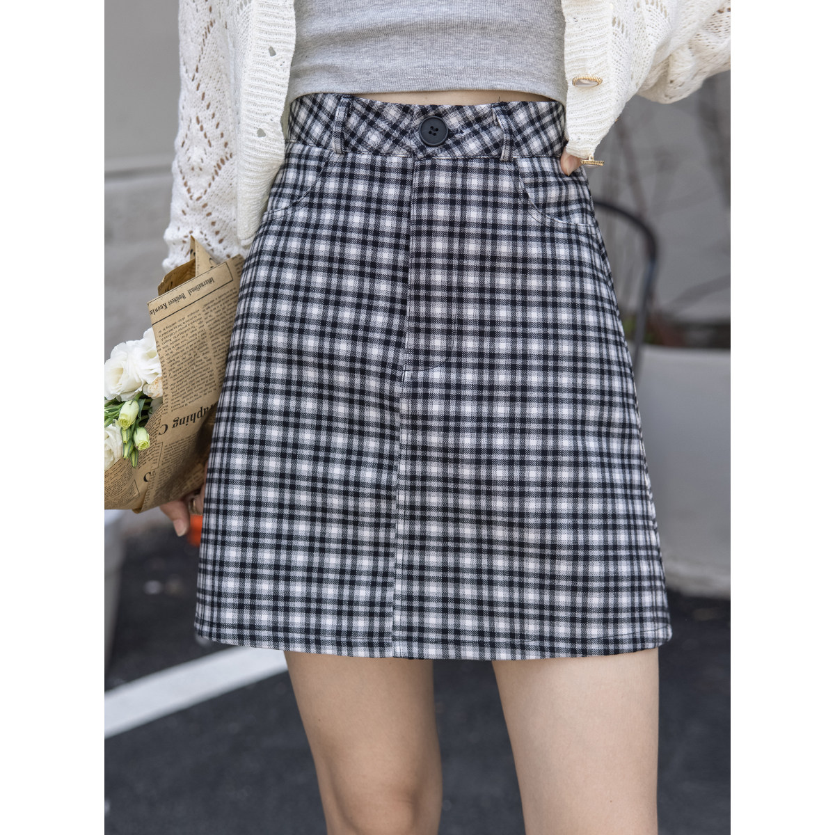 All-match commuter plaid skirt women's high-waisted a-line slimming crotch-covering short skirt 2022 new autumn package hip skirt