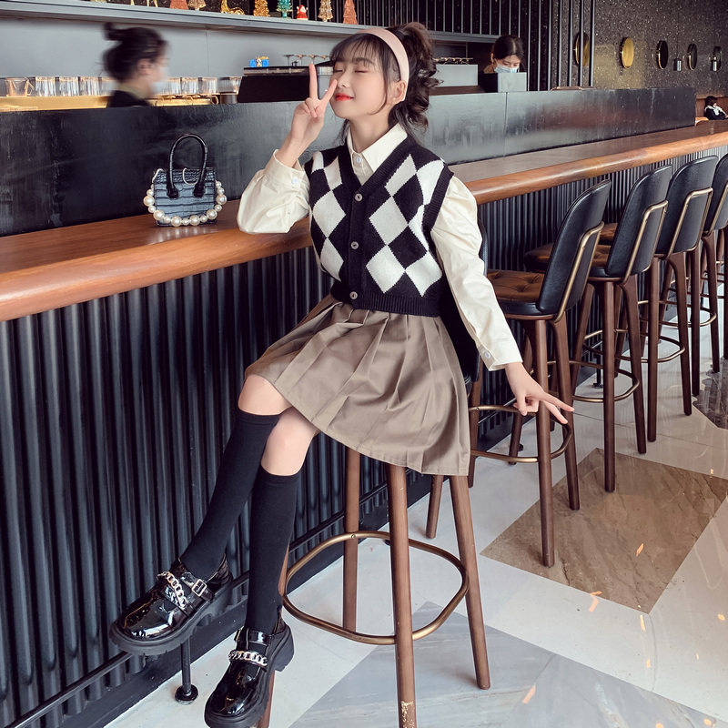 Girls' suits spring and autumn clothes 2022 new middle school children's college style spring pleated skirt children's sweater vest skirt
