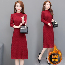 In the temperament of spring and autumn a long-sleeved dress woman was built in the new autumn and winter in 2022 with velvet and thickened bottom skirt