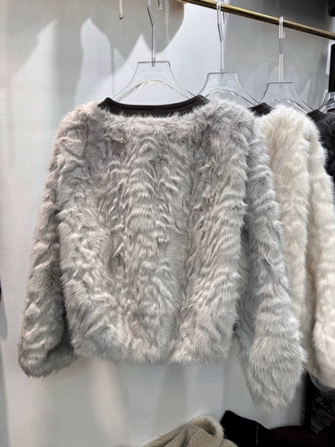 Небольшая короткая демисезонная куртка, модное утепленное термобелье, в стиле Шанель