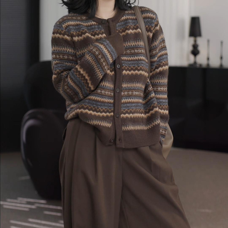 Very Stylish Two-Piece Autumn Outfit for Women 2026 New Style Coffee Color Contrast Knit Top with Matching Casual Pants Two-Piece Set