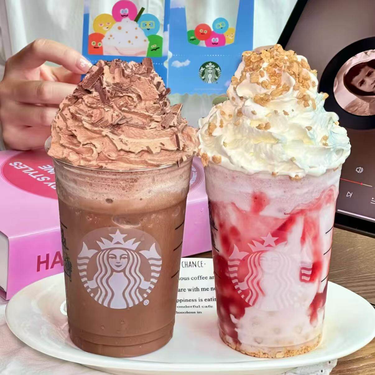 Новый продукт Starbucks - карамельные вафли с хрустящими фисташками и ягодной крошкой, мягкий снежный Фраппучино, Кофе быстрого приготовления Изображение 1