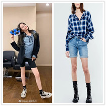 The United States purchased RTA denim 20 models of Yang Mi with the same high-waisted tight retro hems raw denim shorts for women