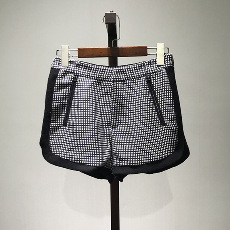 [Ink] giảm giá thương hiệu cho phụ nữ phá vỡ giải phóng mặt bằng quần short kẻ sọc đen và trắng đặc biệt vào ngày 5 tháng 10 lúc 8 giờ mới quần short nữ kaki ngang gối