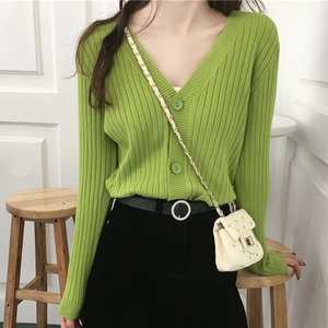 新款外穿温柔风短款宽松V领毛衣外套针织衫