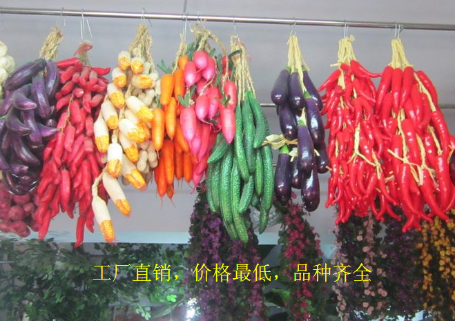 Leisure Farm Hotel Featured Dining Room Iron Boiler Stew Simulation Corn Chili Garlic Cucumber Potatoes and other vegetables hanging strings