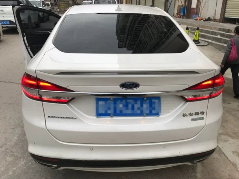 13-18 Ford Mondeo cánh đuôi cố định cánh miễn phí đấm dính sơn Đuôi gió the thao