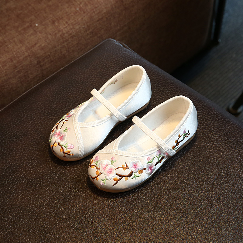 Children's shoes Old Beijing cloth shoes Girls embroidered shoes Ethnic style versatile Cheongsam Blue and white porcelain Hanfu dance performance shoes