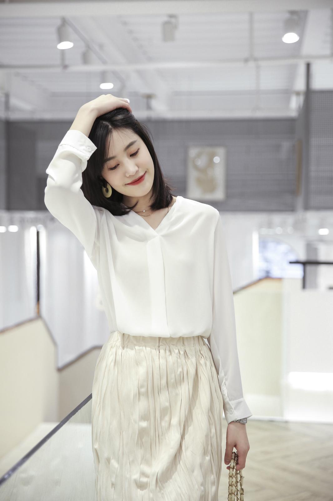 Áo sơ mi trắng nữ mùa hè mới hoang dã 2019 của phụ nữ mùa xuân v-cổ áo voan nữ dài tay OL sơ mi mỏng - Áo sơ mi dài tay áo sơ mi nữ dài tay kiểu