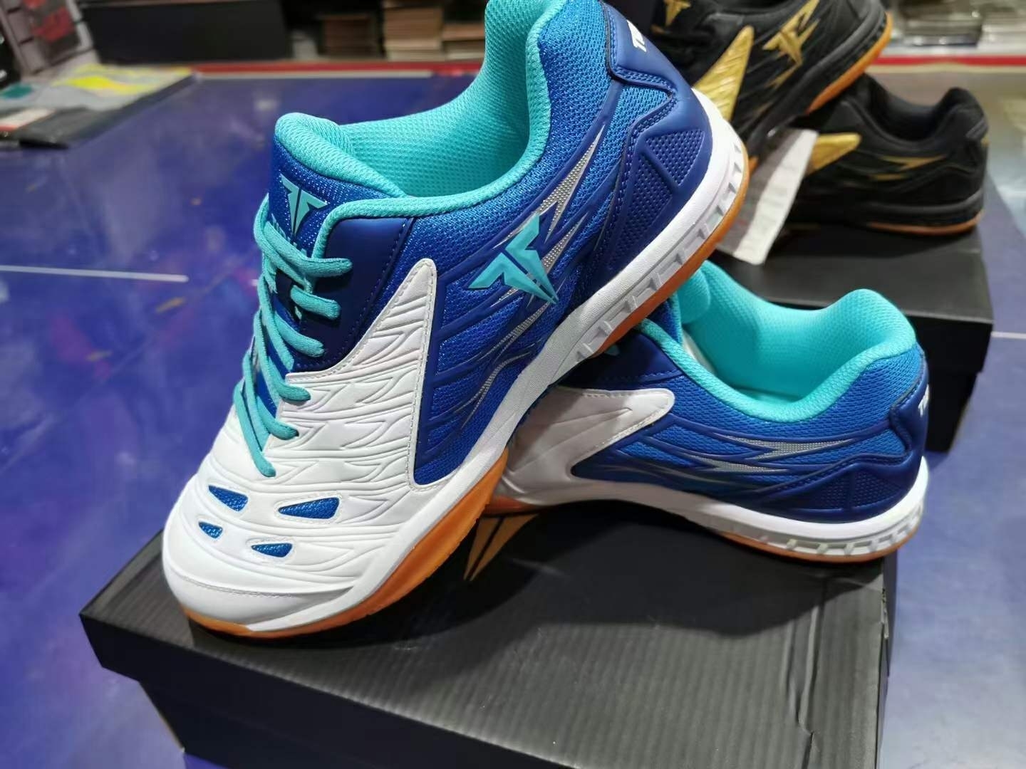 Kochi Tibhar is a pingpong shoe men and women shoes flying wing professional table tennis sneakers breathable and anti-slip
