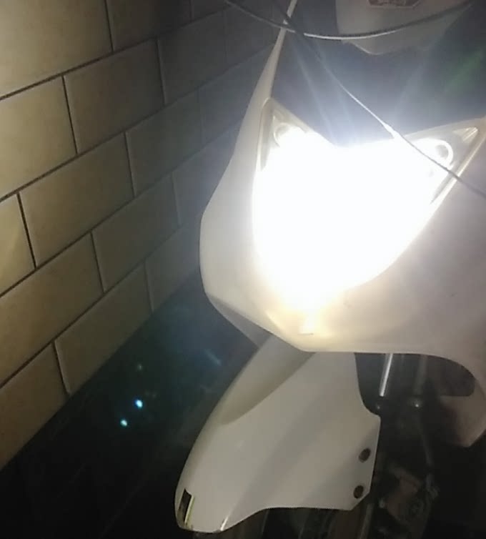 Motorcycle Accessories 35W Front Headlight Bulb Halogen Dual-Claw Led High Brightness White Light Anti-Glare S2 Headlight Lamp Bead