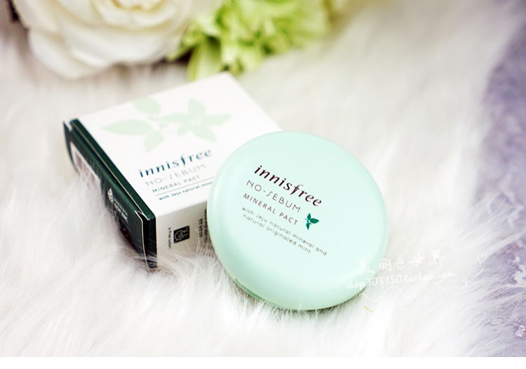 Hàn Quốc innisfree 悦 诗 风 Thảo dược phấn phủ dầu khoáng bạc hà che khuyết điểm phấn phủ too faced