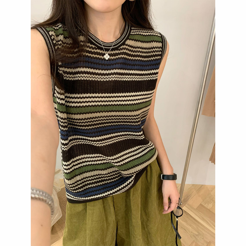 Vintage Color-Block Striped Sleeveless Knitted Vest for Women, Versatile Hollow-Out Sleeveless Cardigan with a Sense of Design for Autumn Vintage Color-Block Striped Sleeveless Knitted Vest for Women, Versatile Hollow-Out Sleeveless Cardigan with a Sense of Design for Autumn