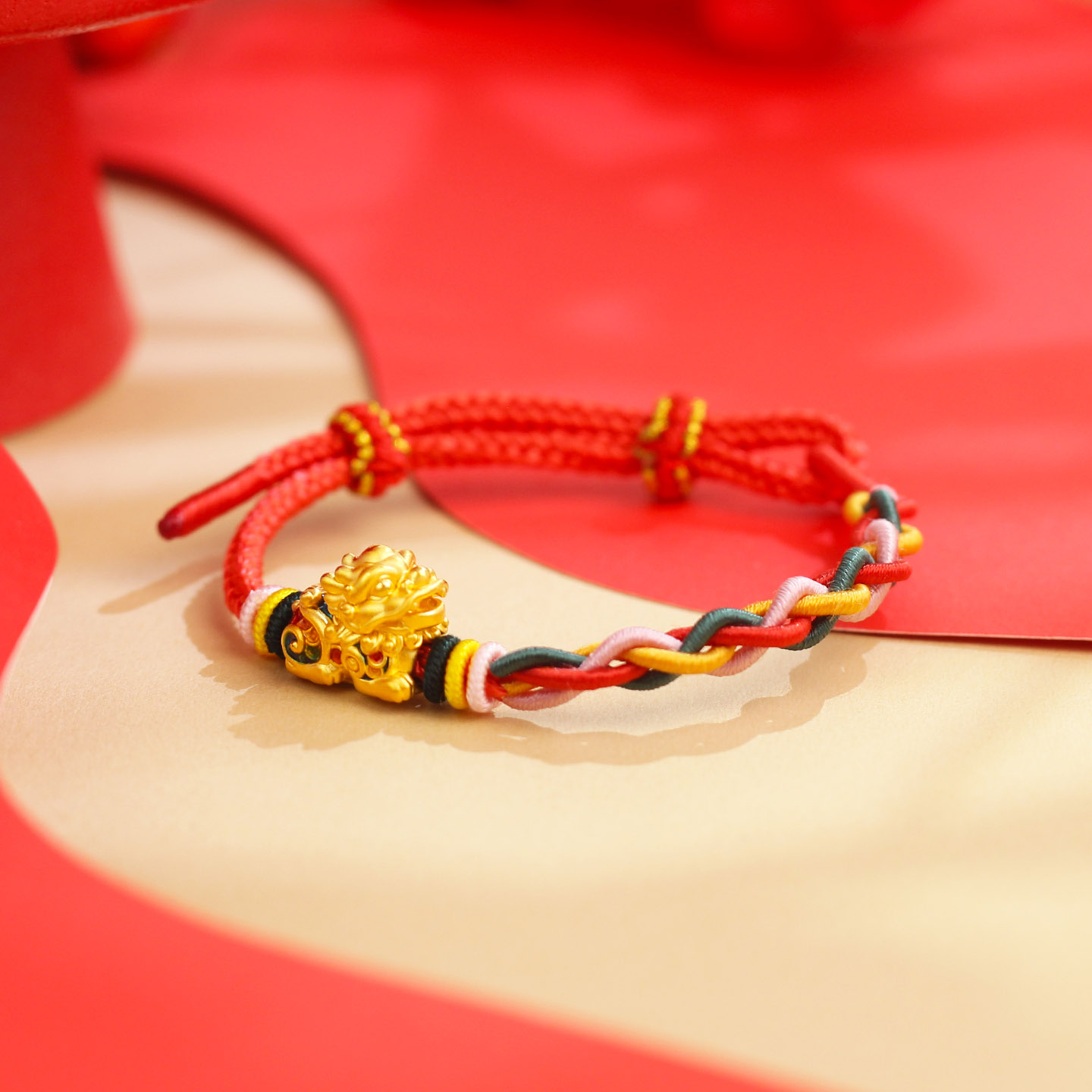 曼卡龙黎黎月光黄金戒:足金与珐琅工艺的艺术交融