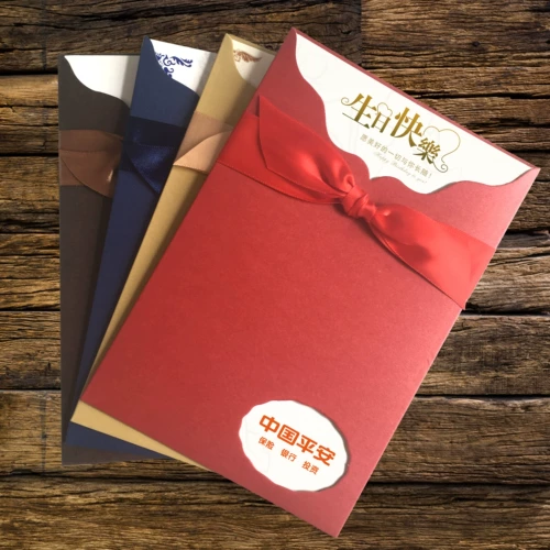 Персонал на день рождения капает в середине фестиваля, Китти,