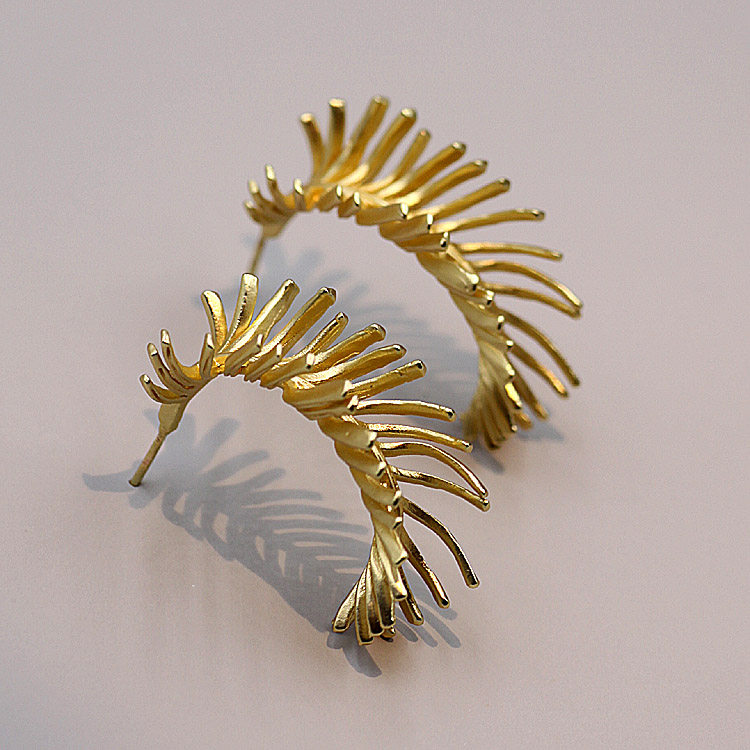 European and American earrings exaggerate personality retro temperament fashion gold exaggerated feather earnails earbuckles pure silver needle earrings