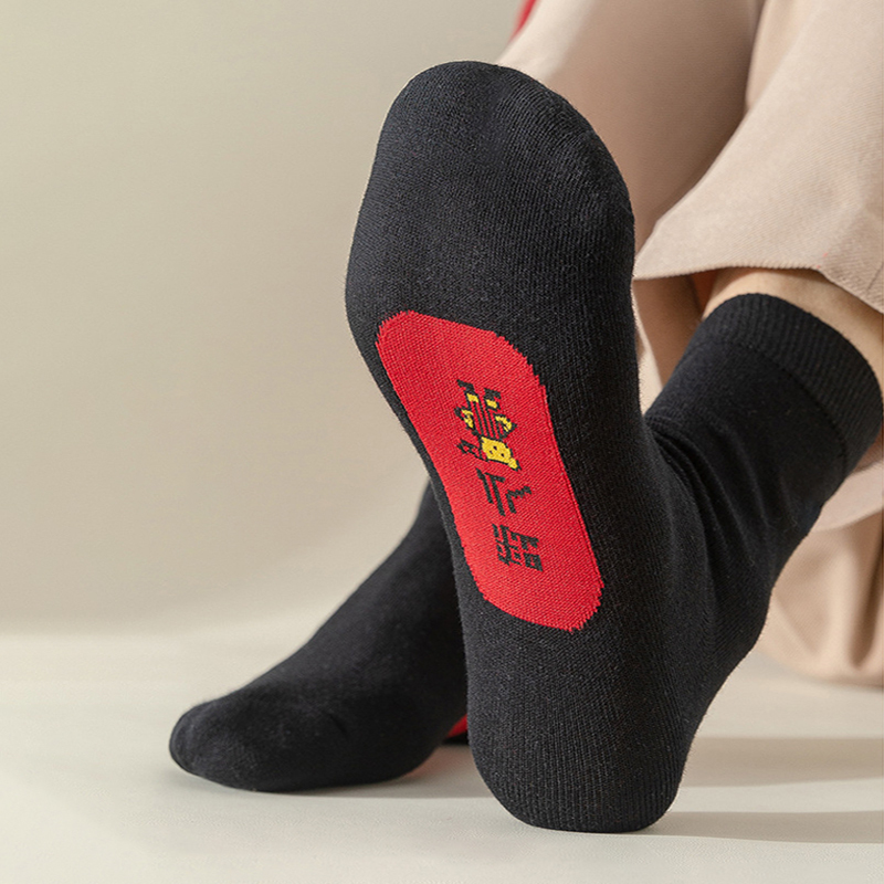 Big Red Socks for Men and Women, Bottom-Stepping Villain, Four-Season Mid-Length Sweat-Absorbent Cotton Socks, New Year's Stockings, Animal Year Socks