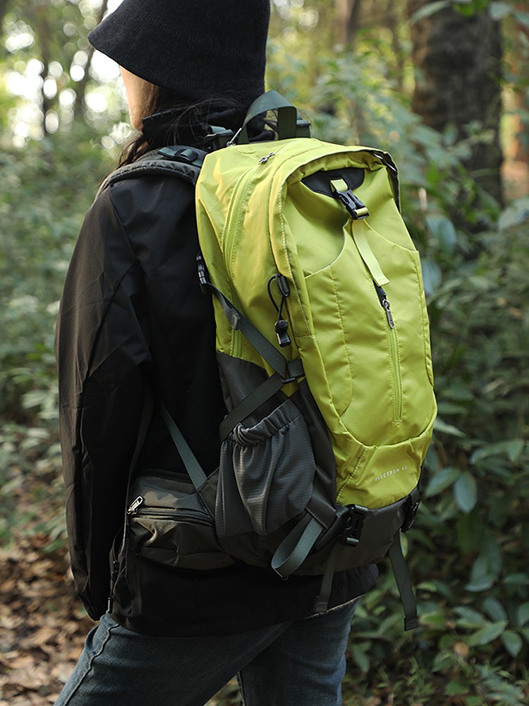 户外徒步登山背包轻便双肩包新款专业轻量化大容量旅行防水尼龙布