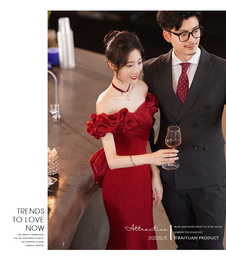 Вечернее платье, открытые плечи, крой «рыбий хвост»    