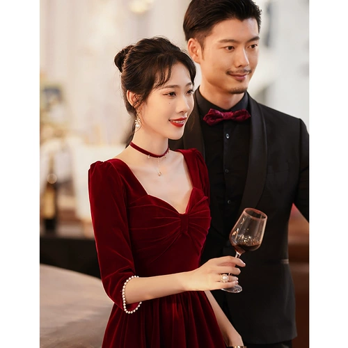 Бордовое элитное бархатное вечернее платье, яркий броский стиль