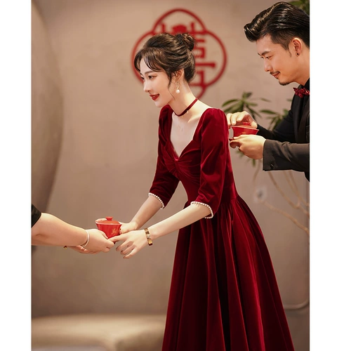 Бордовое элитное бархатное вечернее платье, яркий броский стиль