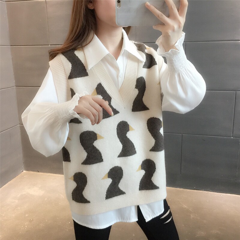 Waistcoat Vest Jacket Early Fall Outside 2021 New knitted lady sweater Han version V collar loose outside wearing tide