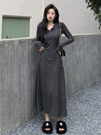 French-Style Half-Open Collar Long-Sleeve Knit Dress for Women, Suitable for Spring, Autumn, and Winter, with a Slim Waist and Fitted Design, Ideal as a Base Layer or Sweater Dress