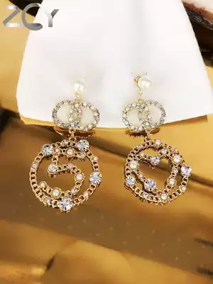 Light luxury earrings 2021 heavy industry custom double c earrings senior celebrity atmospheric fashion retro round face temperament earrings