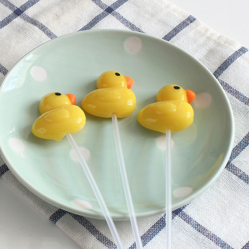 Long rod little yellow duck lollipop 20 * 10g Christmas Children's cute creative shape long rod happy candy