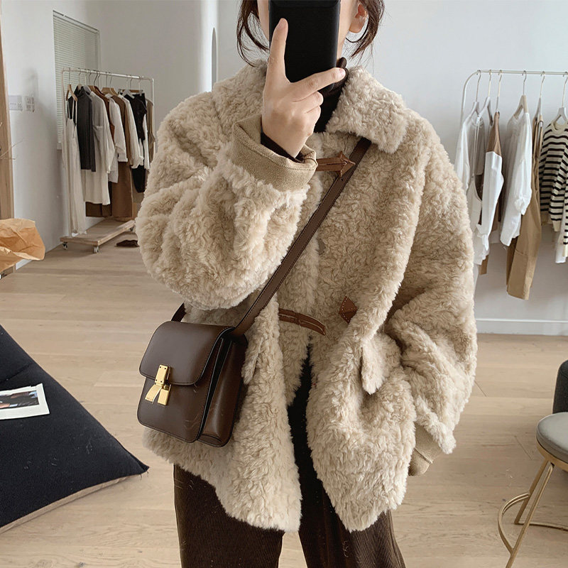 2022 new Hong Kong style retro small fragrant style thickened lamb wool polar fleece fur all-in-one plush jacket women's autumn and winter