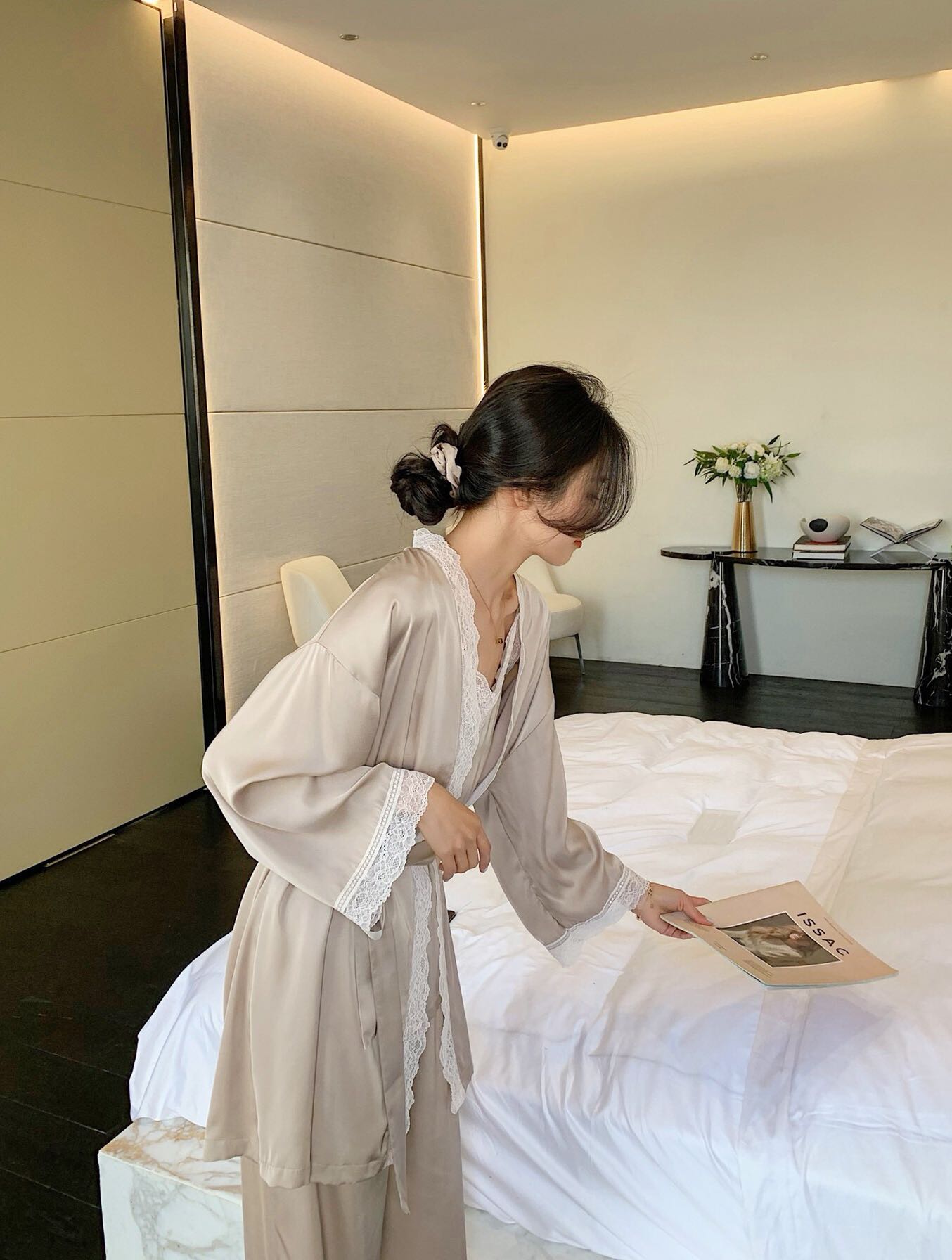 Western-style single product ~ big coffee recommended pajamas female sense silk nightgown palace French suspender three-piece suit