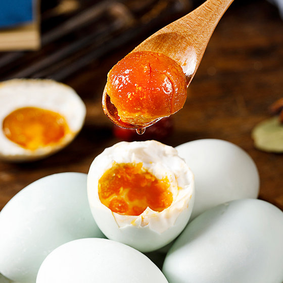 Hubei Shendan cooked salted duck eggs with oily 16 pieces pickled salted eggs wholesale