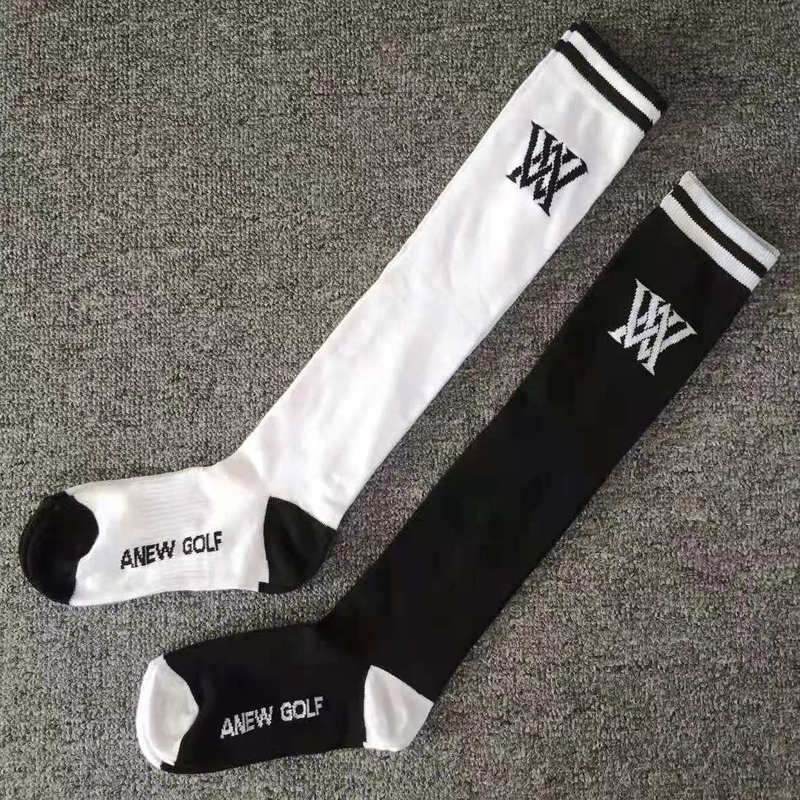 Women's Golf Socks, Quick-Drying, Breathable, Mid-Length Socks, Black and White Contrasting Colors, Versatile, Non-Slip Sports Calf Socks