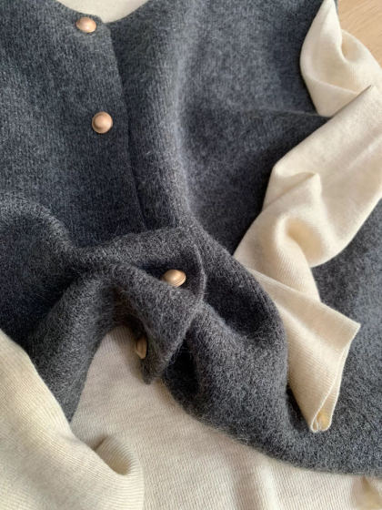 High-End Gray Knitted Vest with Small Gold Buttons for Women, Autumn and Winter Soft and Cozy Layering Sweater Vest with a Sense of Design, Sleeveless Top