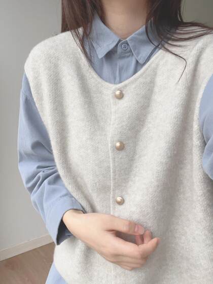 2026 French Gentle Style Small Gold Button Knit Cardigan for Women, Versatile Layering Sweater, Outerwear Vest, Trendy Top