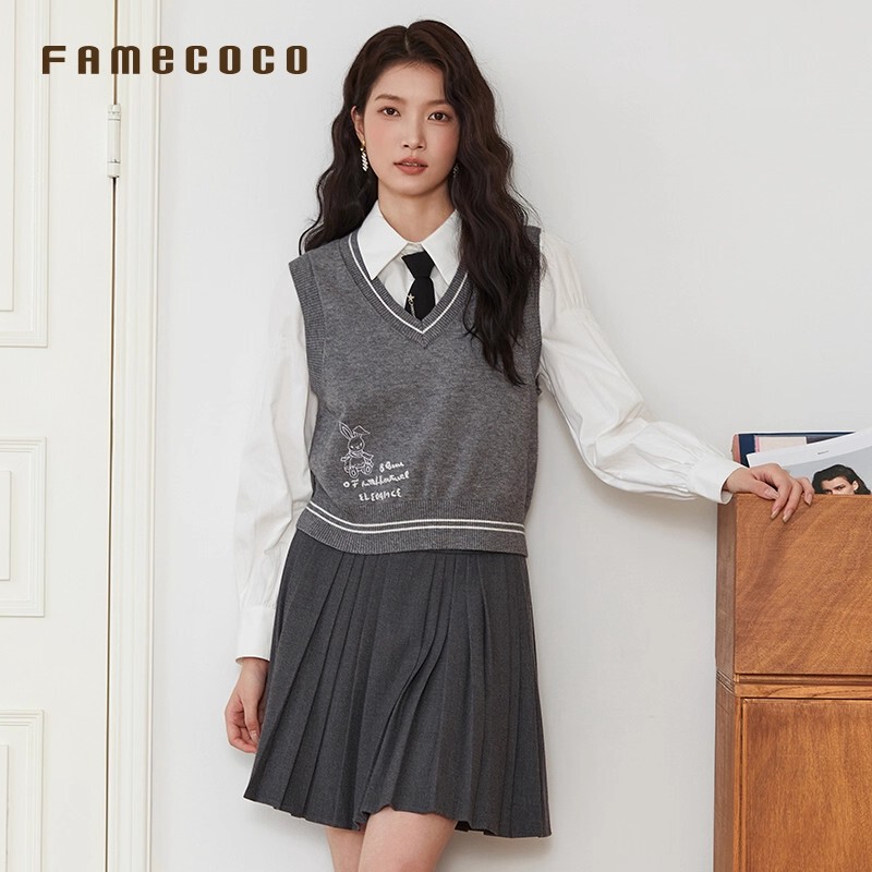 Famecoco College Style Short V-Neck Vest Embroidered Printed Knitted Vest for Outerwear Fab6Ca019 Famecoco College Style Short V-Neck Vest Embroidered Printed Knitted Vest for Outerwear Fab6Ca019