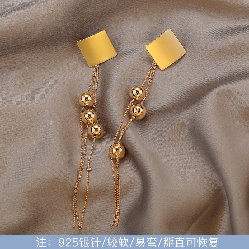 Gold metal cold wind simple earrings all-match net red student ear needles temperament retro earrings women