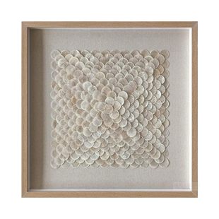 Теперь облачная платформа из импортных ракушек в парке в центре Нью-Йорка имеет естественные основные цвета и мягкие настенные украшения прямоугольной формы.