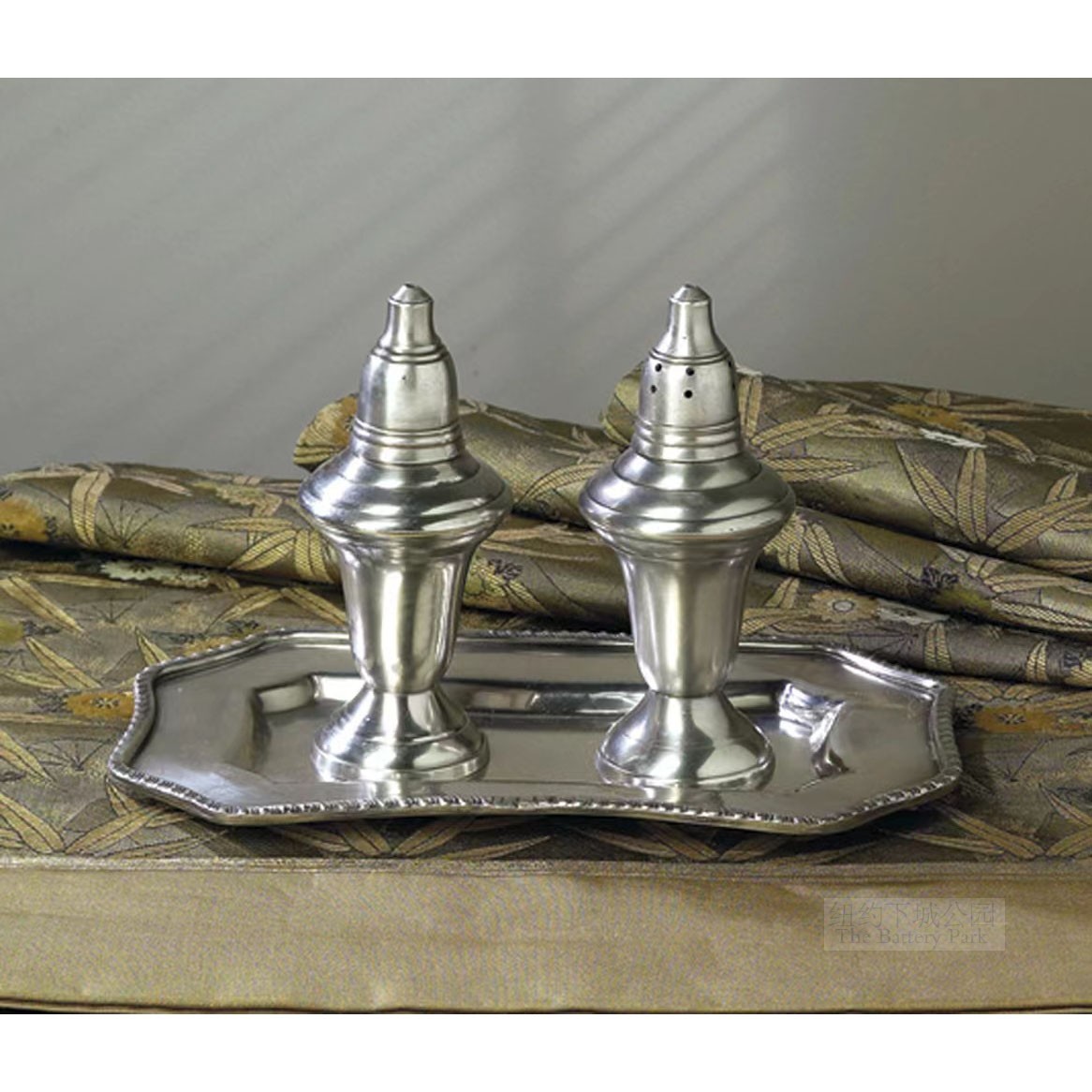 Spot New York Downtown Park Imports Ancient Roman Classical Mate Silver Concorter Bottle Group with Little Pallet