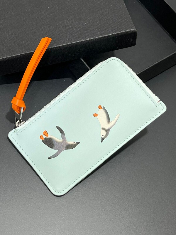 High-End Card Holder Penguin Co-Branded Card Holder for Women, Compact and Thin, Fashionable Card Holder, Penguin Long Zipper Coin Purse