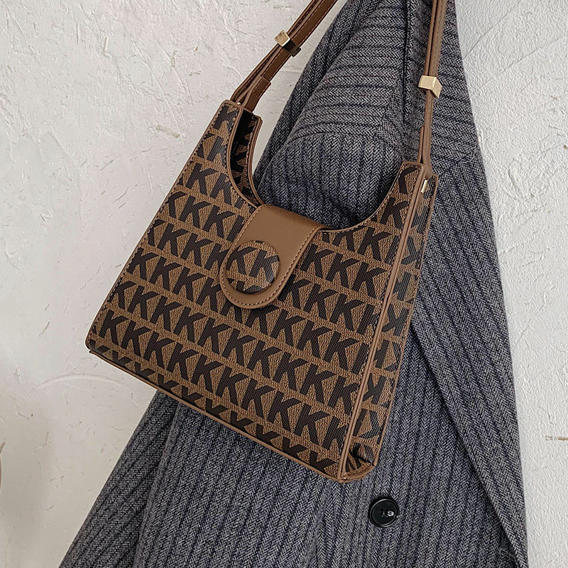 French niche bag 2021 new high-end fashion one-shoulder female bag Western style messenger bag all-match ins