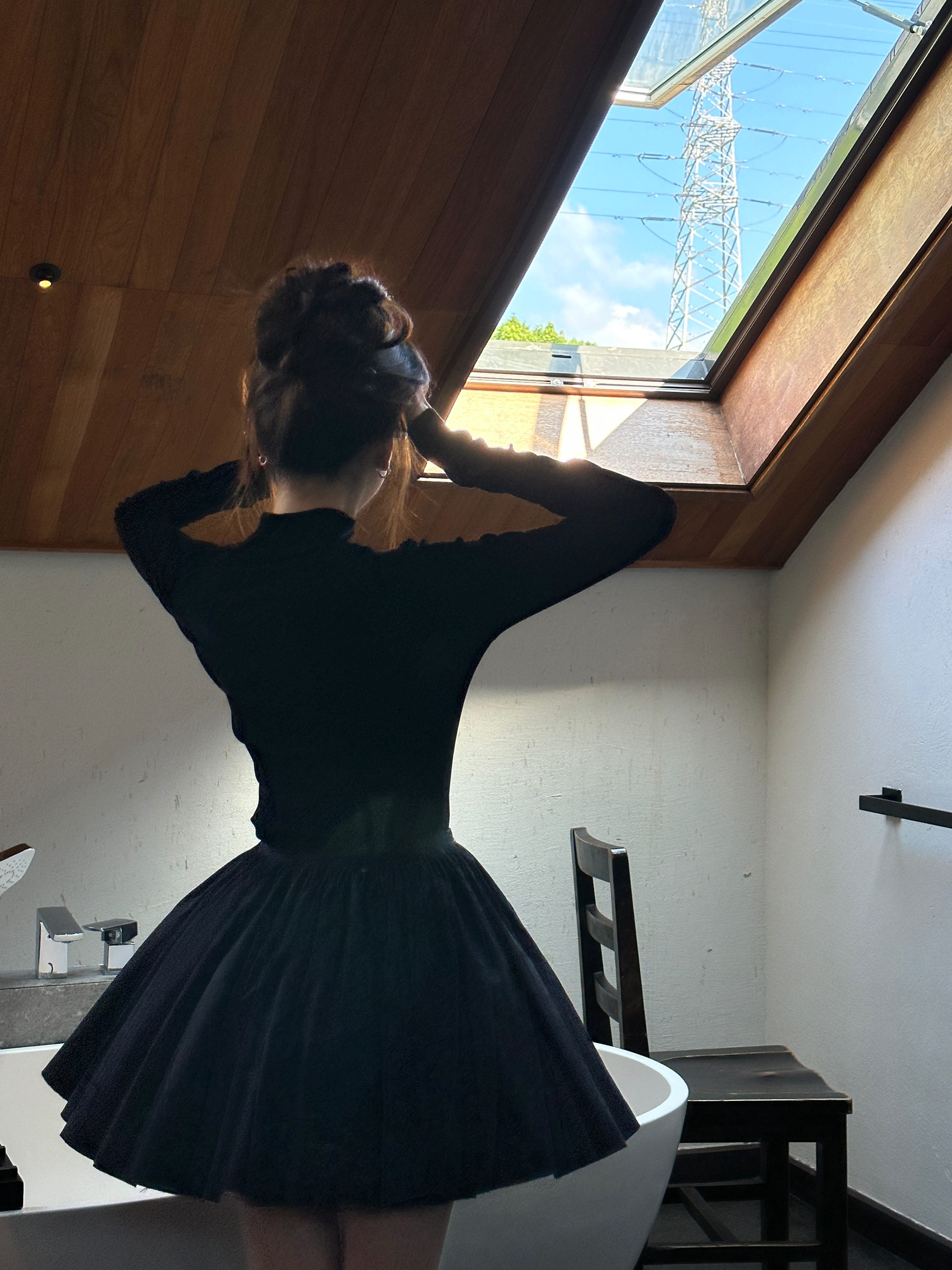 avenement23FW Temperament Fluffy Skirt High Waist Display Slim Half Body Dress Woman A Character Umbrella Skirt 100 Pleats Short Skirt Autumn Winter-Taobao