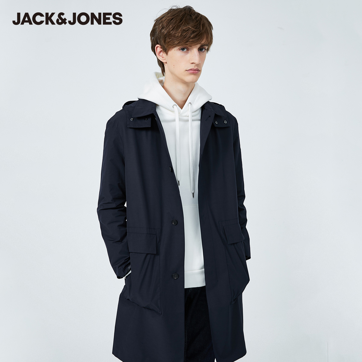 Jack Jones trong một nhỏ gọn áo kinh doanh rãnh rắn màu với nam giới mùa xuân / mùa hè khoe